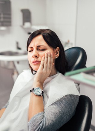 Get help for a dental emergency near Mendota Heights